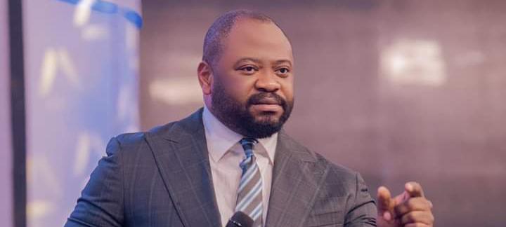 Moïse Mbiye : « Il y a des rassemblements de pasteurs, quand ils se retrouvent, ils prennent le vin. Ils parlent de la politique, comment changer la constitution… »