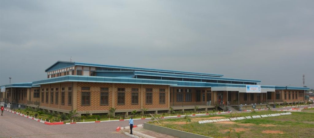 Kinshasa : un contact entre l’électricité des panneaux solaires et celle de la SNEL à l’origine de l’incendie de l’église Shekinah Tabernacle