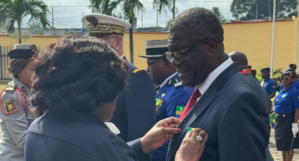 Le prix Nobel de la paix, Dénis Mukwege décoré au Gabon